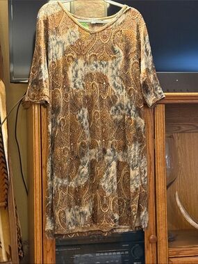 Women's Midi Paisley V-Neck Dress in Brown and Gray